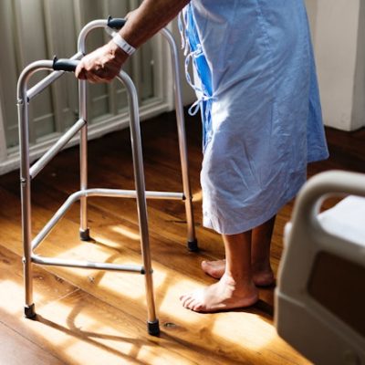 Eldery male standing on walker in room - 640x443 Eldery male standing on walker in room - 640x443